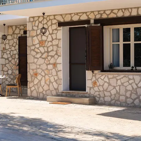 Manoir Dennise Villa Agrilia